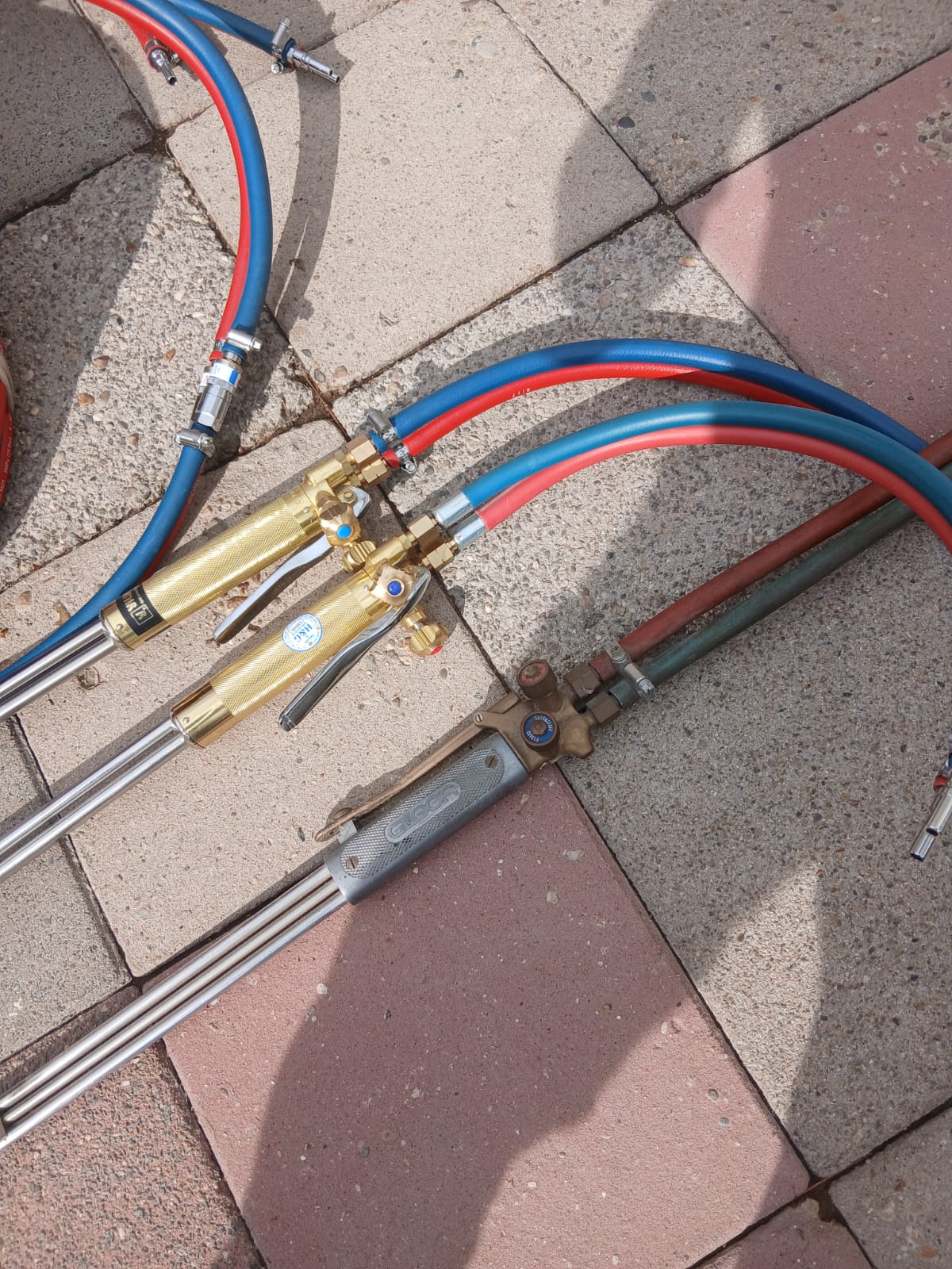 Professionele snijbranders en gereedschap voor het op maat snijden van metaal